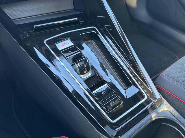 Volkswagen / Golf / Grau / / / PANO+MATRIX+HUD+HARMAN+NAVI+360 KAMERA+19 LM, Beispielbilder