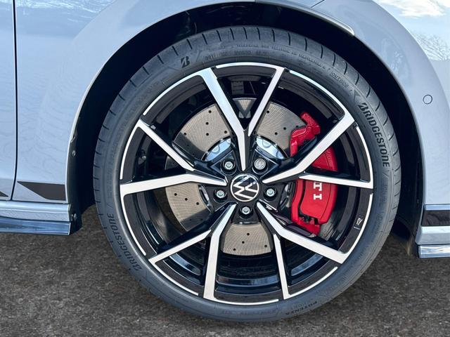 Volkswagen / Golf / Grau / / / PANO+MATRIX+HUD+HARMAN+NAVI+360 KAMERA+19 LM, Beispielbilder