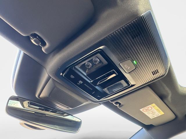 Volkswagen / Golf / Grau / / / PANO+MATRIX+HUD+HARMAN+NAVI+360 KAMERA+19 LM, Beispielbilder