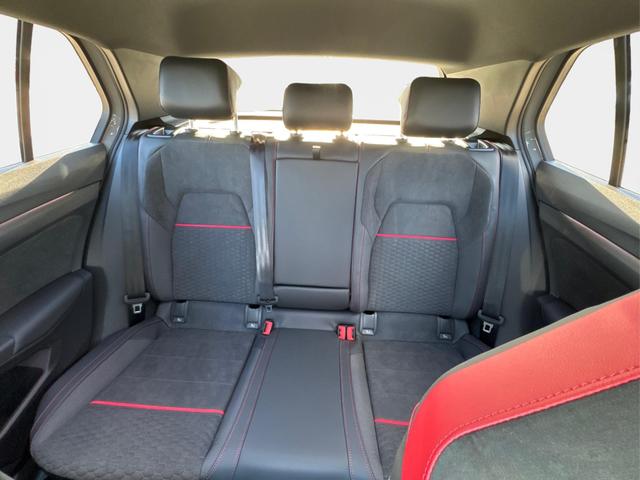 Volkswagen / Golf / Grau / / / PANO+MATRIX+HUD+HARMAN+NAVI+360 KAMERA+19 LM, Beispielbilder