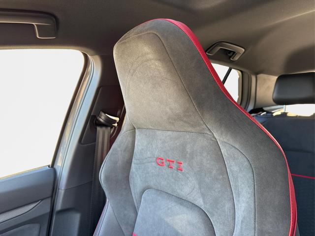 Volkswagen / Golf / Grau / / / PANO+MATRIX+HUD+HARMAN+NAVI+360 KAMERA+19 LM, Beispielbilder