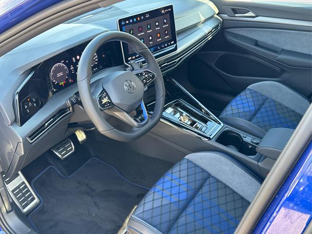 Volkswagen / Golf / / / / 4x4+PANO+MATRIX+HUD+HARMAN+NAVI+360 KAMERA+19 LM, Beispielbilder