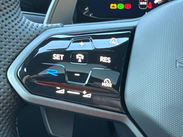 Volkswagen / Golf / / / / 4x4+PANO+MATRIX+HUD+HARMAN+NAVI+360 KAMERA+19 LM, Beispielbilder