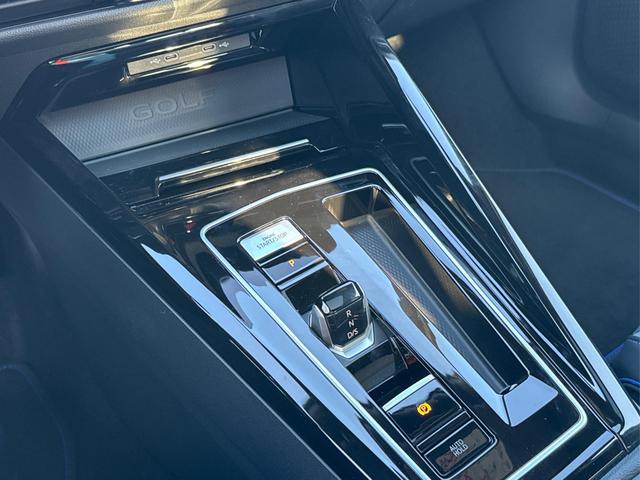 Volkswagen / Golf / / / / 4x4+PANO+MATRIX+HUD+HARMAN+NAVI+360 KAMERA+19 LM, Beispielbilder