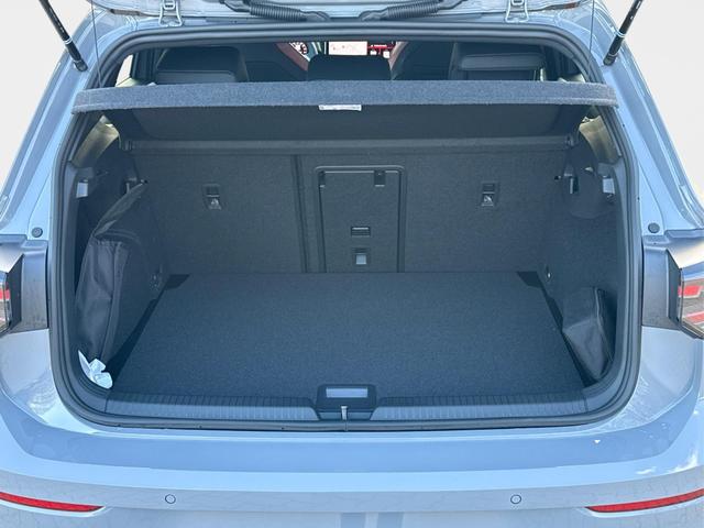 Volkswagen / Golf / Grau / / / PANO+MATRIX+HUD+HARMAN+NAVI+360 KAMERA+19 LM