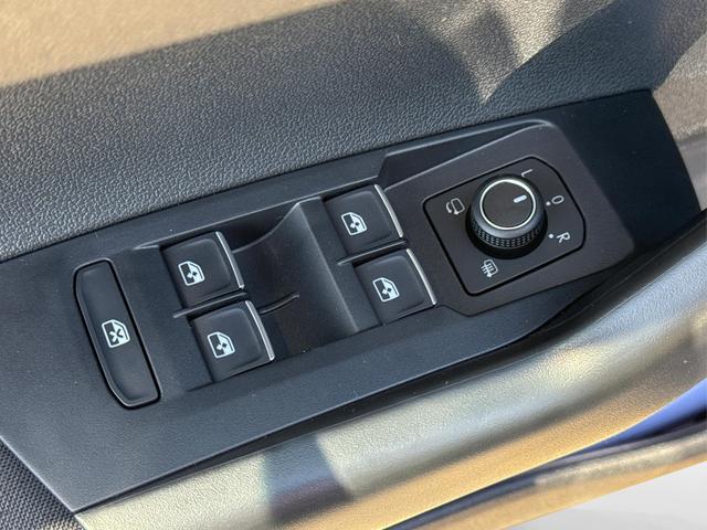 Volkswagen / Taigo / Blau / / / MATRIX-LED+KAMERA+ACC+KLIMA