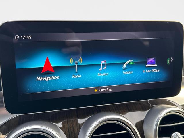 Mercedes-Benz / C-Klasse / Blau / / / C 300 T AMG-Line+LED+NAVI+KAMERA+19AMG-Felgen+el.HECK