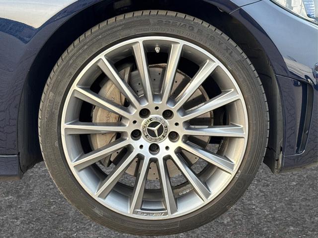 Mercedes-Benz / C-Klasse / Blau / / / C 300 T AMG-Line+LED+NAVI+KAMERA+19AMG-Felgen+el.HECK