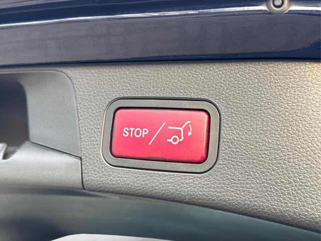 Mercedes-Benz / C-Klasse / Blau / / / C 300 T AMG-Line+LED+NAVI+KAMERA+19AMG-Felgen+el.HECK