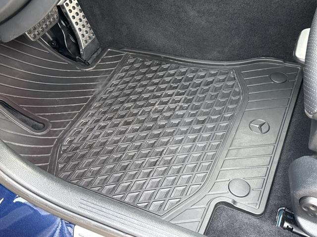 Mercedes-Benz / C-Klasse / Blau / / / C 300 T AMG-Line+LED+NAVI+KAMERA+19AMG-Felgen+el.HECK