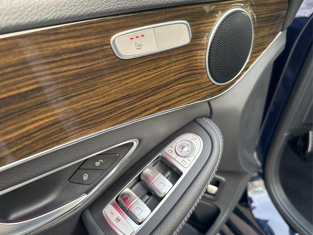 Mercedes-Benz / C-Klasse / Blau / / / C 300 T AMG-Line+LED+NAVI+KAMERA+19AMG-Felgen+el.HECK