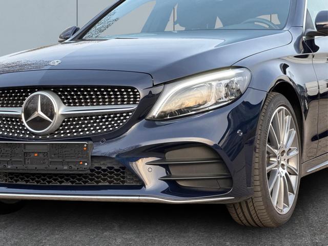 Mercedes-Benz / C-Klasse / Blau / / / C 300 T AMG-Line+LED+NAVI+KAMERA+19AMG-Felgen+el.HECK