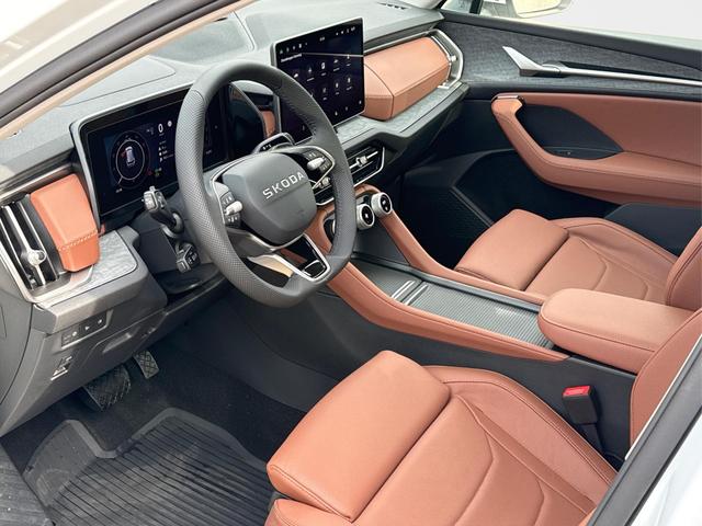 Skoda / Kodiaq / Wei&szlig; / / / LEDER+AHK+PANO+MATRIX+360 KAM+eHK+20 LM, Beispielbilder, ggf. teilweise mit Sonderausstattung