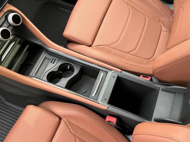 Skoda / Kodiaq / Wei&szlig; / / / LEDER+AHK+PANO+MATRIX+360 KAM+eHK+20 LM, Beispielbilder, ggf. teilweise mit Sonderausstattung