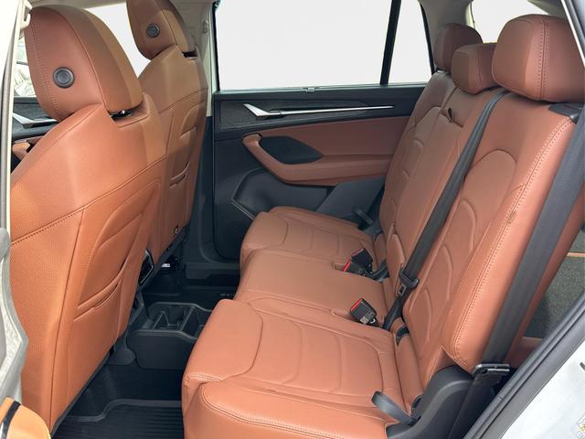 Skoda / Kodiaq / Wei&szlig; / / / LEDER+AHK+PANO+MATRIX+360 KAM+eHK+20 LM, Beispielbilder, ggf. teilweise mit Sonderausstattung