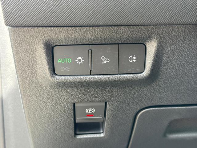 Skoda / Kodiaq / Wei&szlig; / / / LEDER+AHK+PANO+MATRIX+360 KAM+eHK+20 LM, Beispielbilder, ggf. teilweise mit Sonderausstattung