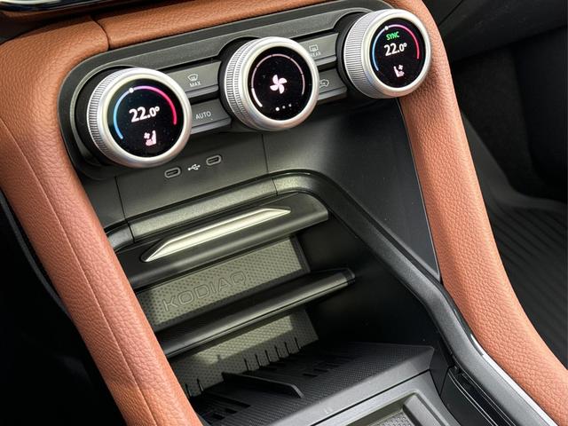 Skoda / Kodiaq / Wei&szlig; / / / LEDER+AHK+PANO+MATRIX+360 KAM+eHK+20 LM, Beispielbilder, ggf. teilweise mit Sonderausstattung