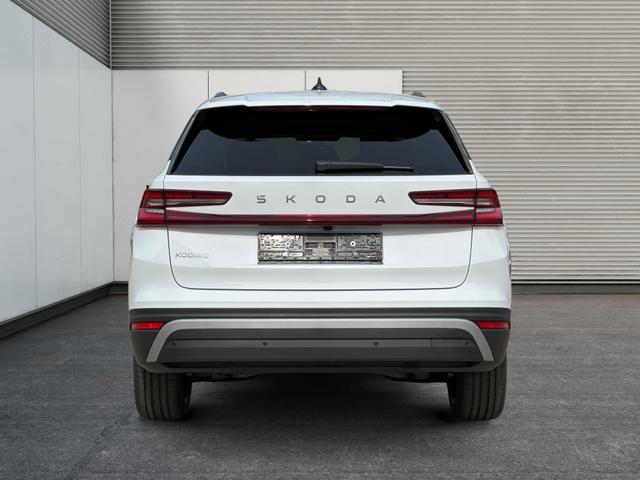 Skoda / Kodiaq / Wei&szlig; / / / LEDER+AHK+PANO+MATRIX+360 KAM+eHK+20 LM, Beispielbilder, ggf. teilweise mit Sonderausstattung