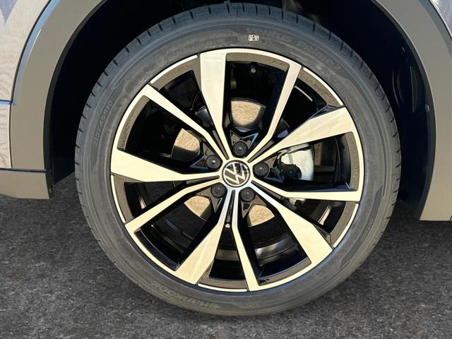 Volkswagen / T-Cross / / / / NAVI+SHZ+MATRIX+ACC+KAMERA+18'' ALU