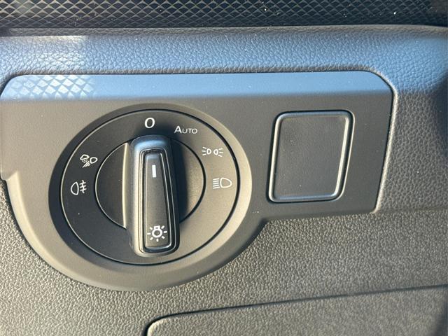 Volkswagen / T-Cross / / / / NAVI+SHZ+MATRIX+ACC+KAMERA+18'' ALU