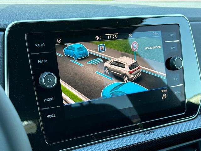 Volkswagen / T-Cross / / / / NAVI+SHZ+MATRIX+ACC+KAMERA+18'' ALU