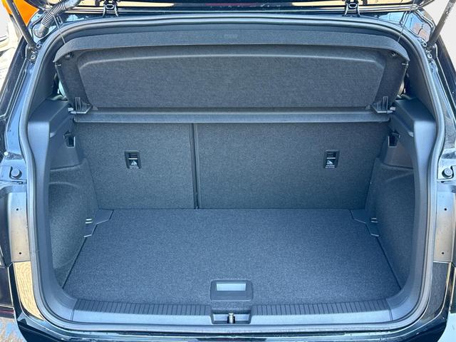 Volkswagen / T-Cross / / / / NAVI+SHZ+MATRIX+ACC+KAMERA+18'' ALU