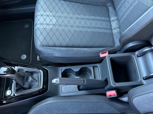 Volkswagen / T-Cross / / / / NAVI+SHZ+MATRIX+ACC+KAMERA+18'' ALU