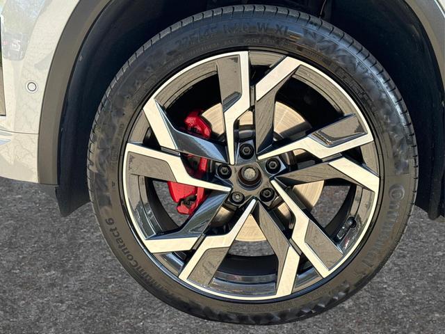 Skoda / Kodiaq / Grau / / / RS 4x4+AHK+PANO+LEDER+360&deg;KAM+7-Sitze