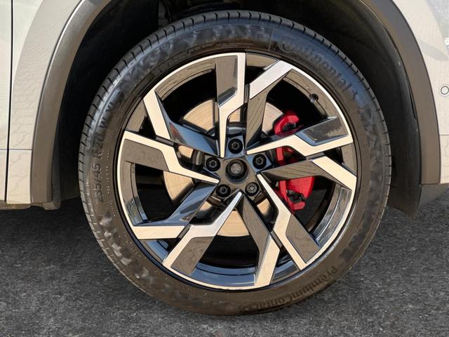 Skoda / Kodiaq / Grau / / / RS 4x4+AHK+PANO+LEDER+360&deg;KAM+7-Sitze
