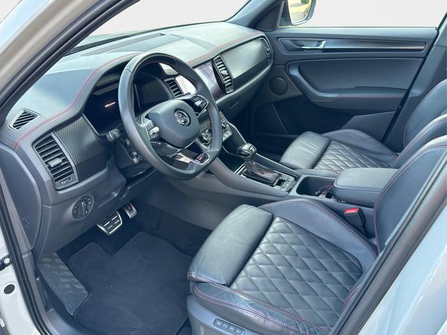 Skoda / Kodiaq / Grau / / / RS 4x4+AHK+PANO+LEDER+360&deg;KAM+7-Sitze