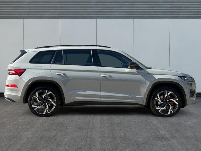 Skoda / Kodiaq / Grau / / / RS 4x4+AHK+PANO+LEDER+360&deg;KAM+7-Sitze