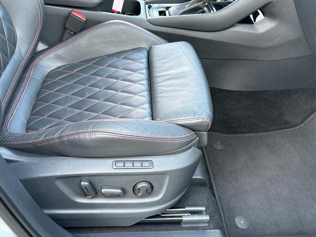 Skoda / Kodiaq / Grau / / / RS 4x4+AHK+PANO+LEDER+360&deg;KAM+7-Sitze