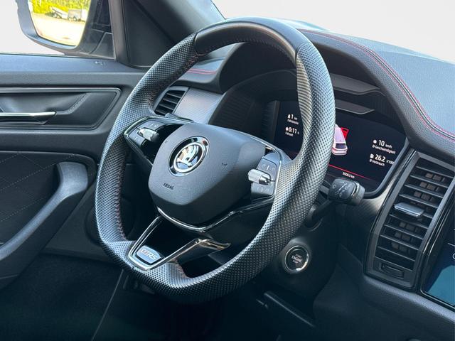 Skoda / Kodiaq / Grau / / / RS 4x4+AHK+PANO+LEDER+360&deg;KAM+7-Sitze