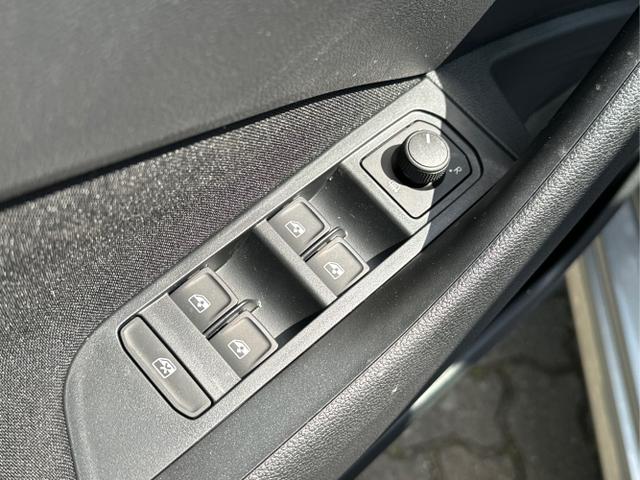 Skoda / Kamiq / Silber / / / SHZ+KAMERA+SMARTLINK+PDC+LED+16 ALU