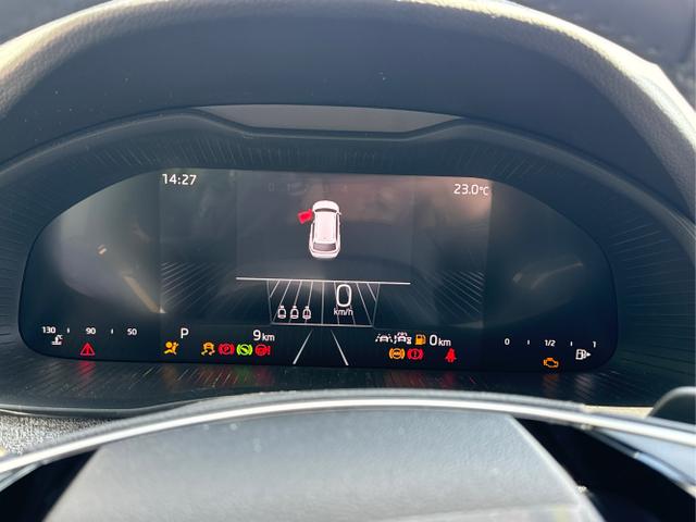 Skoda / Kamiq / Silber / / / SHZ+KAMERA+SMARTLINK+PDC+LED+16 ALU