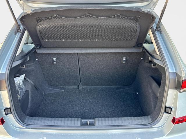 Skoda / Kamiq / Silber / / / SHZ+KAMERA+SMARTLINK+PDC+LED+16 ALU