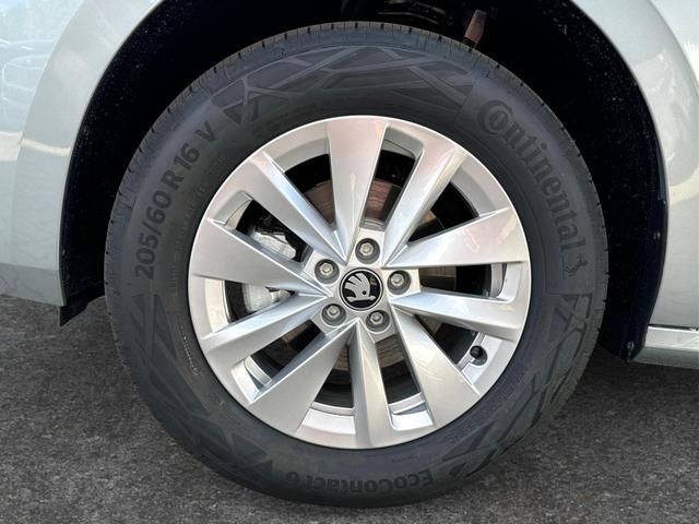 Skoda / Kamiq / Silber / / / SHZ+KAMERA+SMARTLINK+PDC+LED+16 ALU