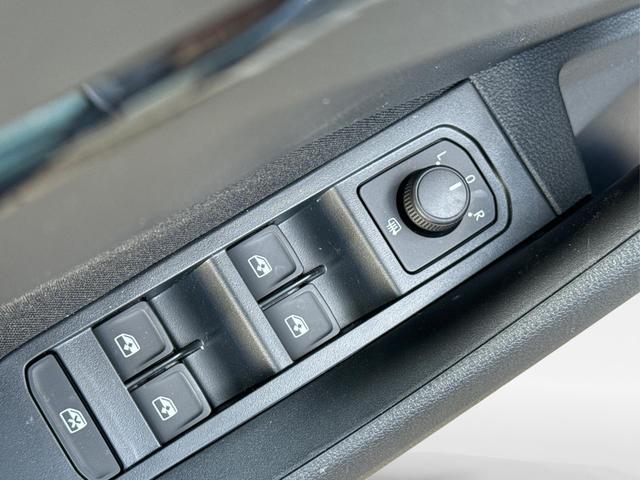 Skoda / Kamiq / Silber / / / SHZ+KAMERA+SMARTLINK+PDC+LED+16 ALU