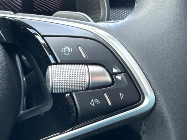 Skoda / Kamiq / Silber / / / SHZ+KAMERA+SMARTLINK+PDC+LED+16 ALU