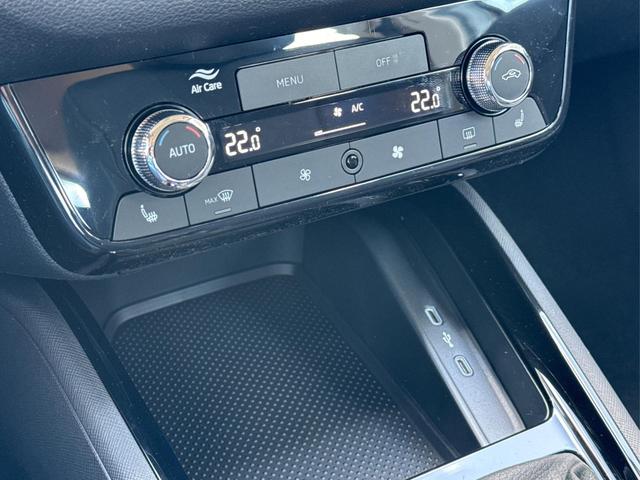 Skoda / Kamiq / Silber / / / SHZ+KAMERA+SMARTLINK+PDC+LED+16 ALU