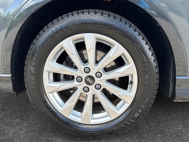 Audi / Q3 / Grau / / / 1.5 TSI-DSG AHK+18ALU+PDC+GRA+SHZ