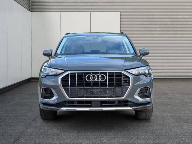 Audi / Q3 / Grau / / / 1.5 TSI-DSG AHK+18ALU+PDC+GRA+SHZ