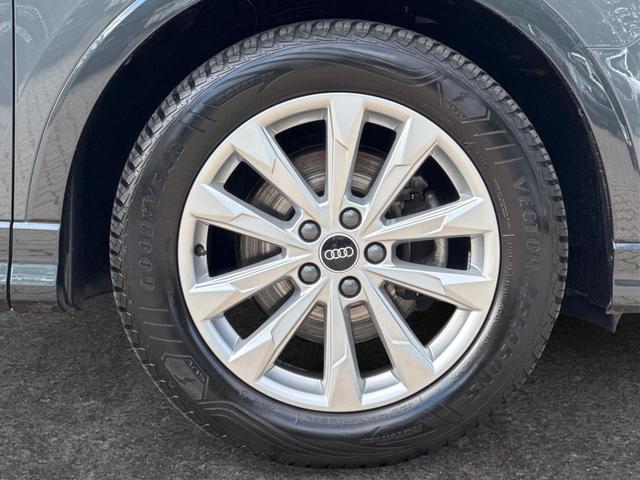 Audi / Q3 / Grau / / / 1.5 TSI-DSG AHK+18ALU+PDC+GRA+SHZ