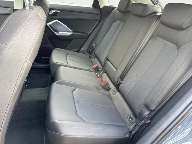 Audi / Q3 / Grau / / / 1.5 TSI-DSG AHK+18ALU+PDC+GRA+SHZ
