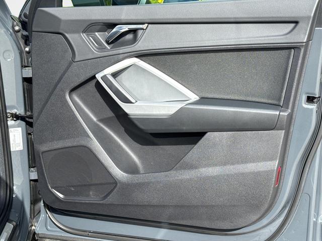Audi / Q3 / Grau / / / 1.5 TSI-DSG AHK+18ALU+PDC+GRA+SHZ