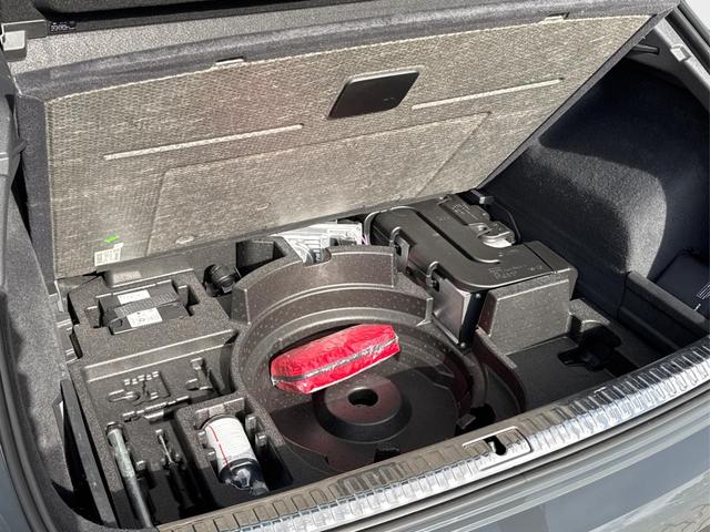 Audi / Q3 / Grau / / / 1.5 TSI-DSG AHK+18ALU+PDC+GRA+SHZ