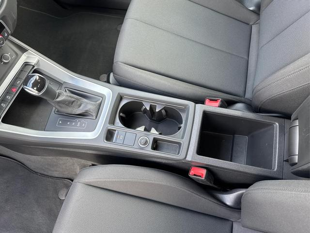 Audi / Q3 / Grau / / / 1.5 TSI-DSG AHK+18ALU+PDC+GRA+SHZ