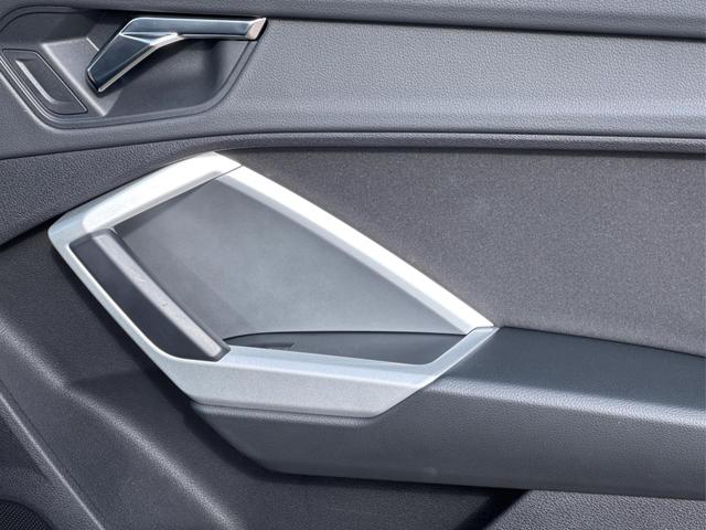 Audi / Q3 / Grau / / / 1.5 TSI-DSG AHK+18ALU+PDC+GRA+SHZ