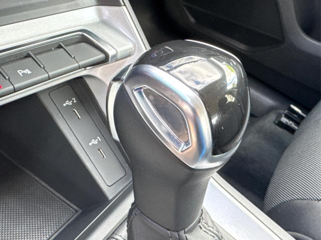 Audi / Q3 / Grau / / / 1.5 TSI-DSG AHK+18ALU+PDC+GRA+SHZ