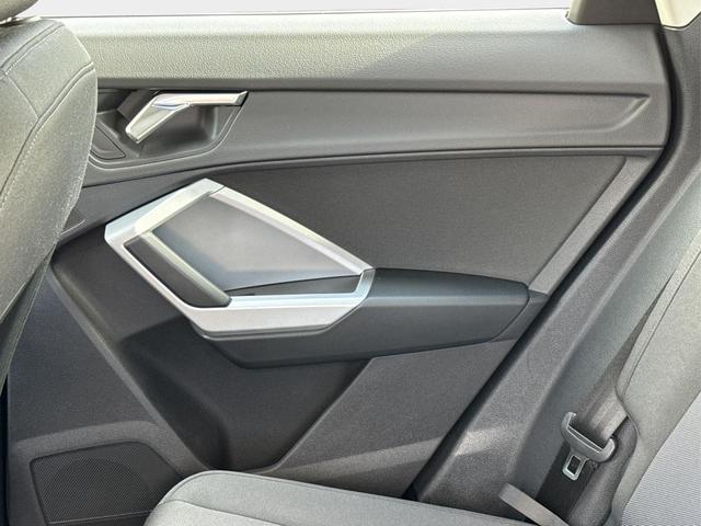 Audi / Q3 / Grau / / / 1.5 TSI-DSG AHK+18ALU+PDC+GRA+SHZ